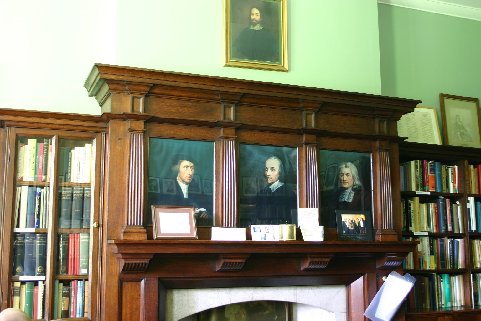 The Linacre, Harvey and Sydenham triptych, Osler-McGovern Centre, Oxford, UK - 02.JPG